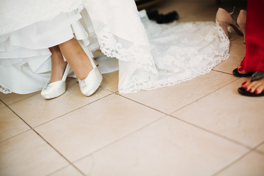 weiße Brautschuhe
