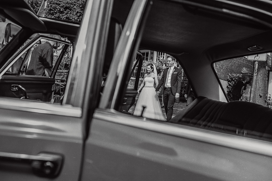 Brautpaar Hochzeitsauto