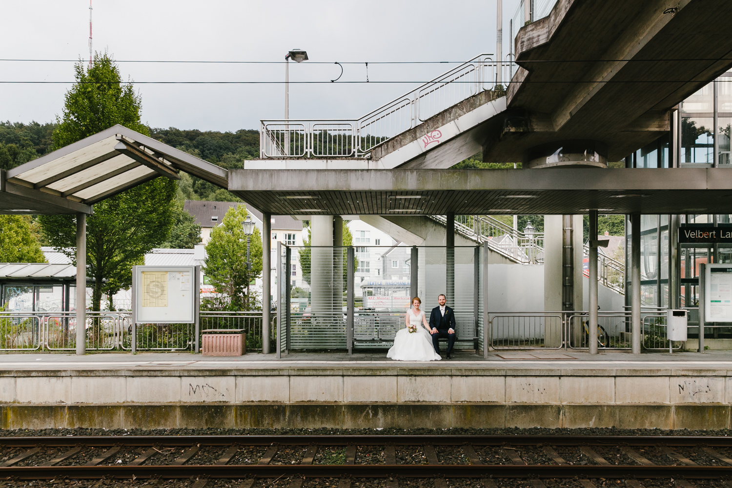 Brautpaarshooting Bahnstation